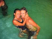 Couple d'agitateur de zouk-piscine. Bizarrement j'adore cette photo !