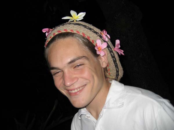 Ali part la fleur au fusil !